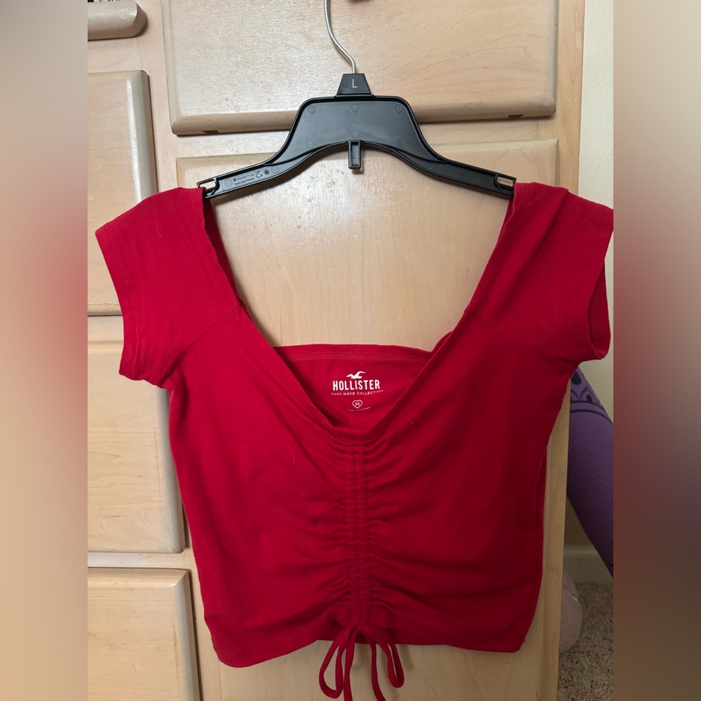 Hollister top